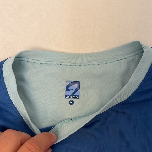 TITLE NINE LONG  SLEEVE PERFORMANCE TOP MEDIUM - Picture 8 of 12